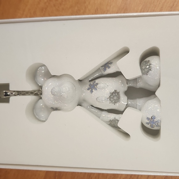 Disney X Baublebar Mickey Mouse Disney Snowflake Pattern Bag Charm/Keychain - Picture 3 of 4